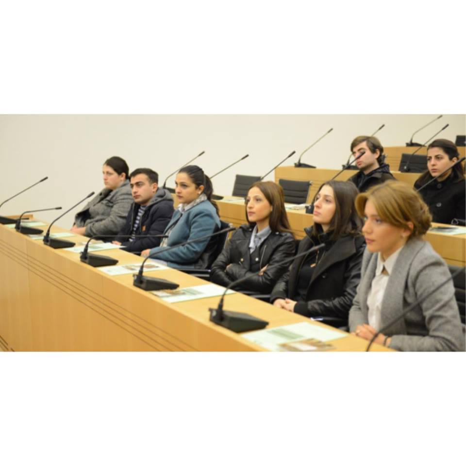 სამართლის ფაკულტეტის სტუდენტები პარლამენტში