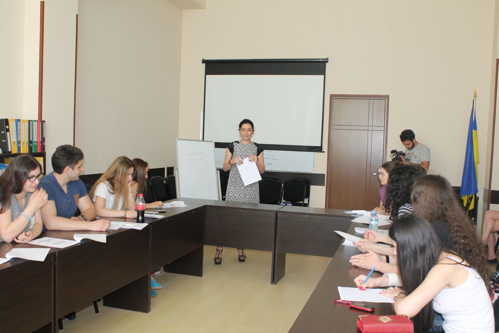 Smart students - საქმიანი ურთიერთობის, ბიზნესეტიკეტისა და საქმეთწარმოების კურსი