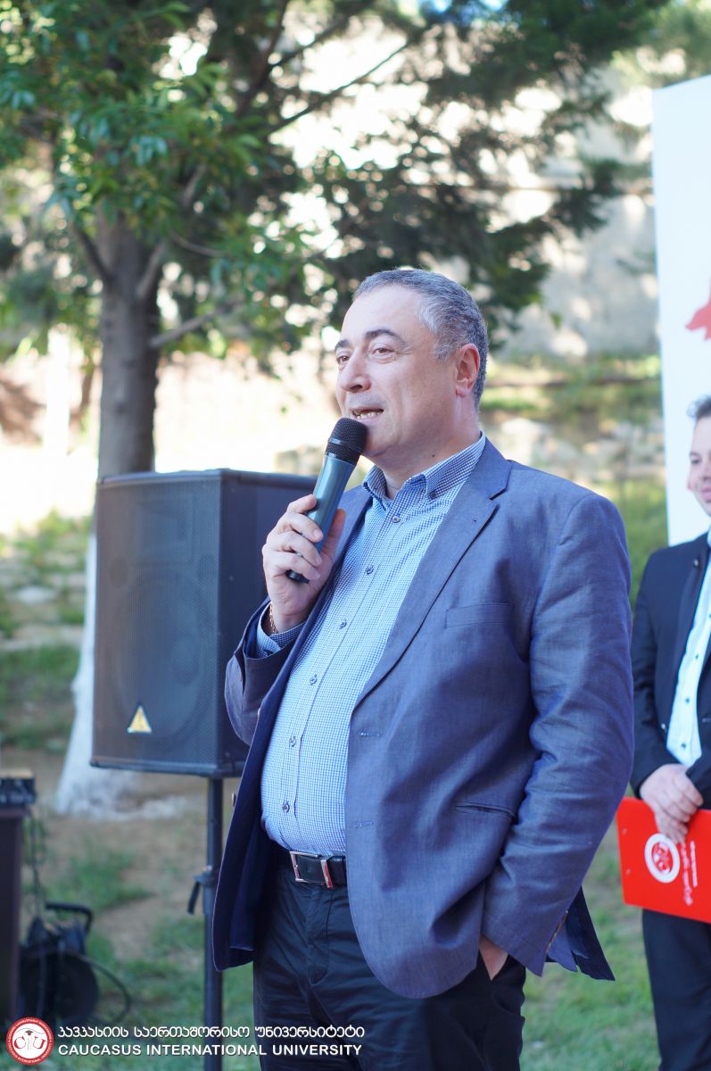დიპლომების გადაცემის ცერემონალი