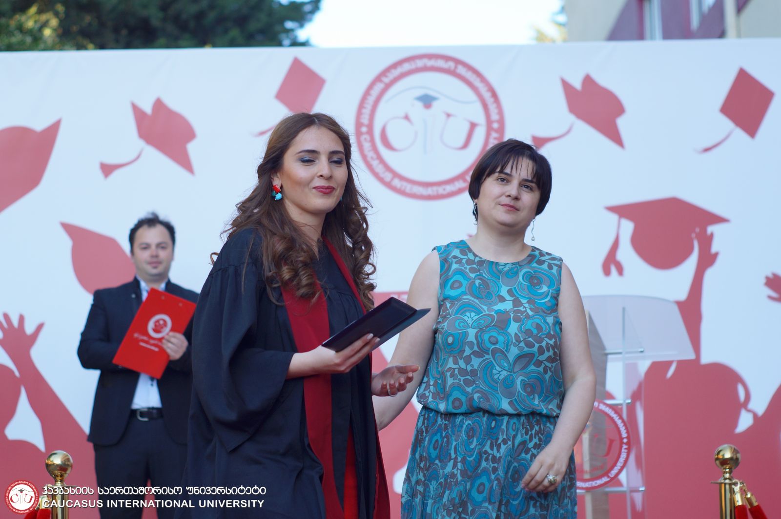 დიპლომების გადაცემის ცერემონალი