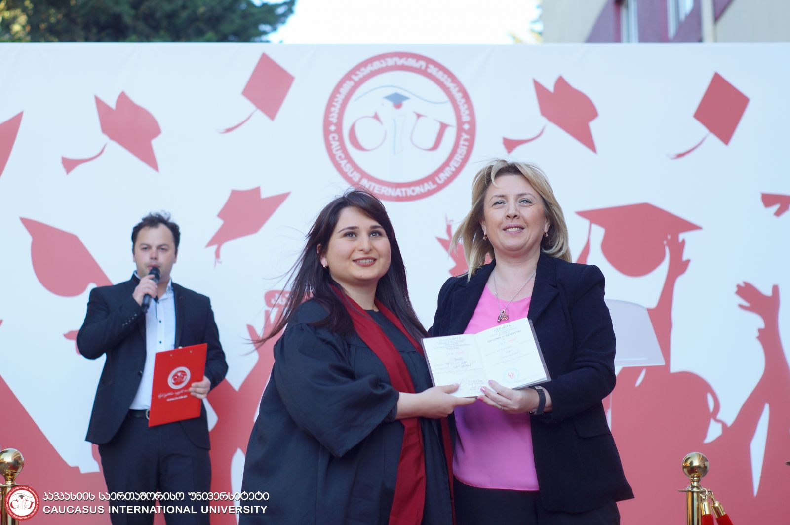 დიპლომების გადაცემის ცერემონალი