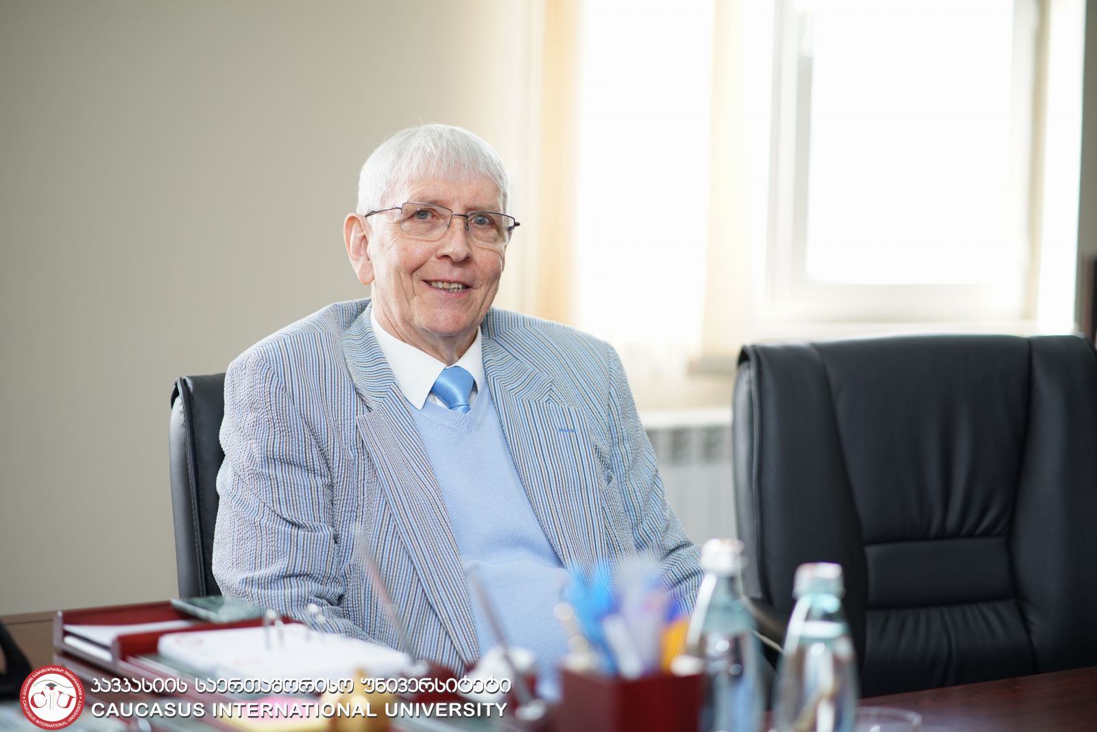 Affiliated Professor Peter Lydyard Paid Working Visit to CIU