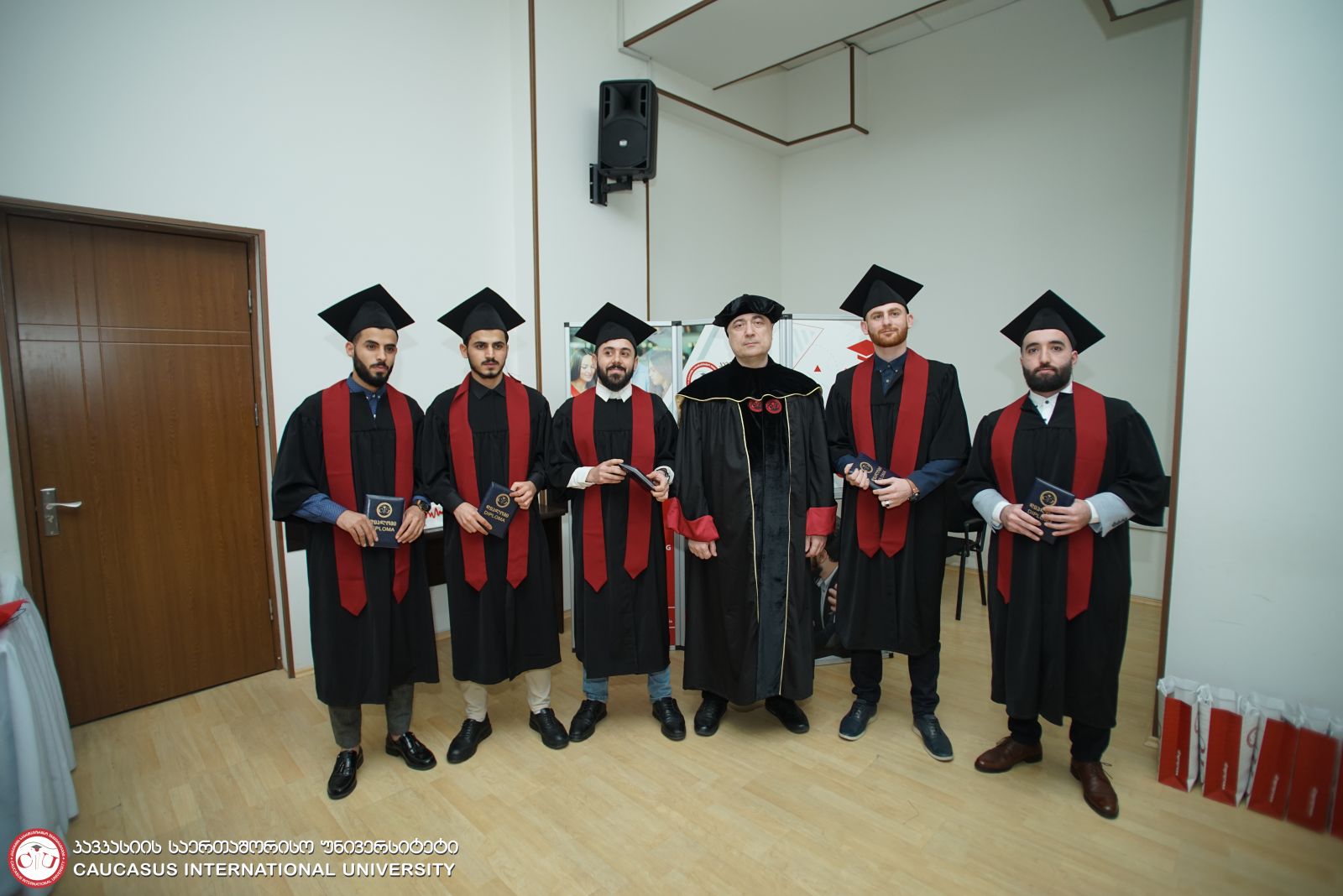 ფარმაციის ინგლისურენოვანი საბაკალავრო საგანმანათლებლო პროგრამის სტუდენტების გამოსაშვები ღონისძიება