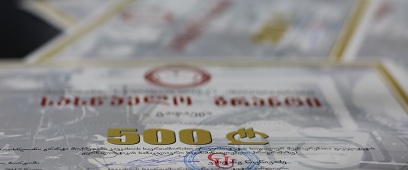 ვახტანგ წივწივაძემ 500 ლარიანი სასწავლო გრანტის დამადასტურებელი მოწმობები ბორჯომის მერს ლევან ლიპარტიას გადასცა