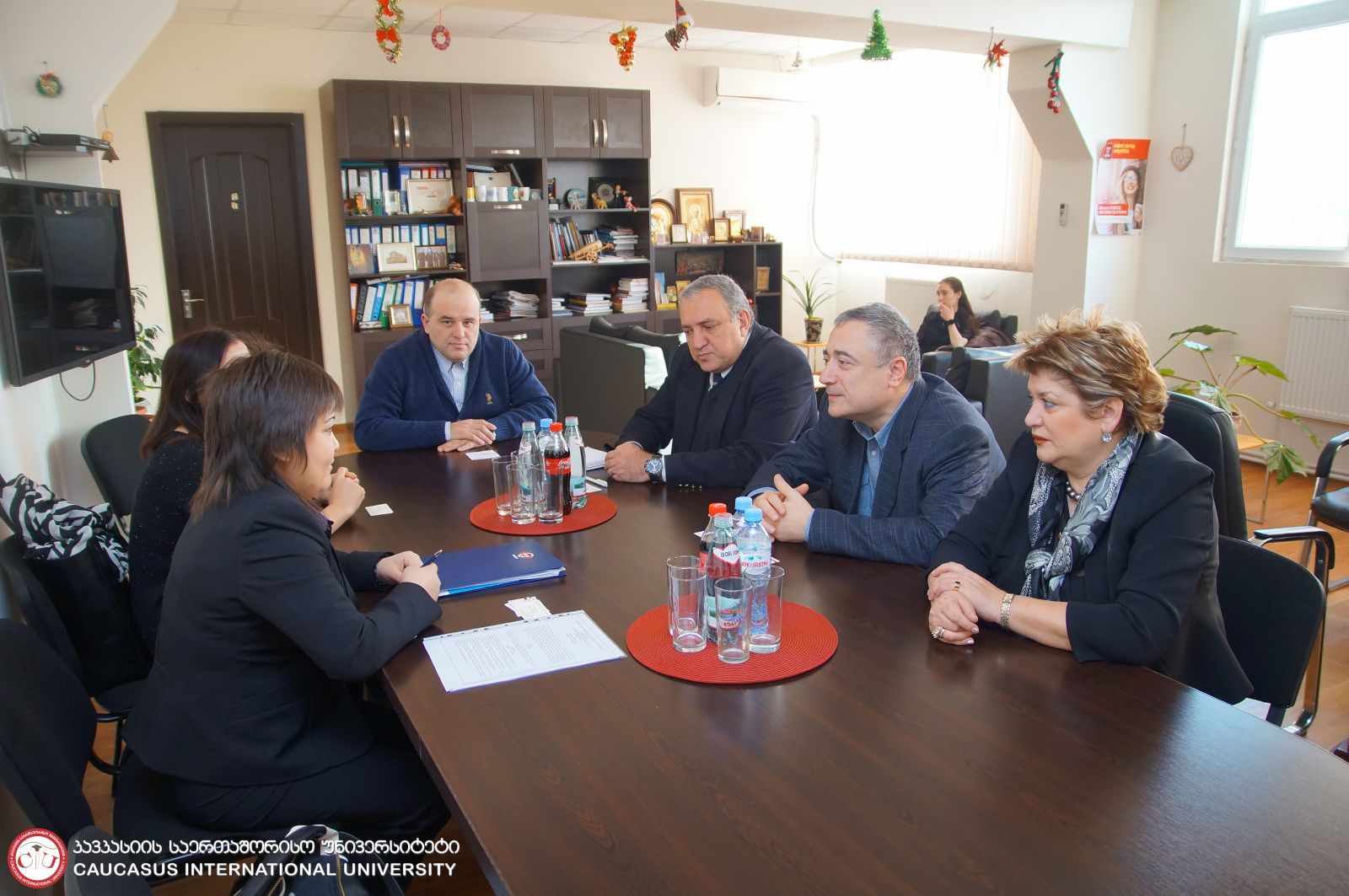 მრგვალი მაგიდა 