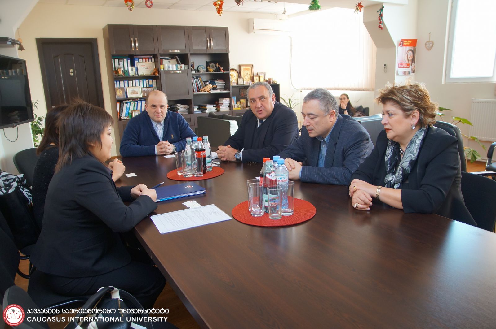 მრგვალი მაგიდა 