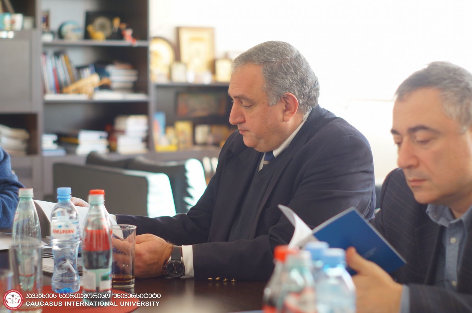 მრგვალი მაგიდა 