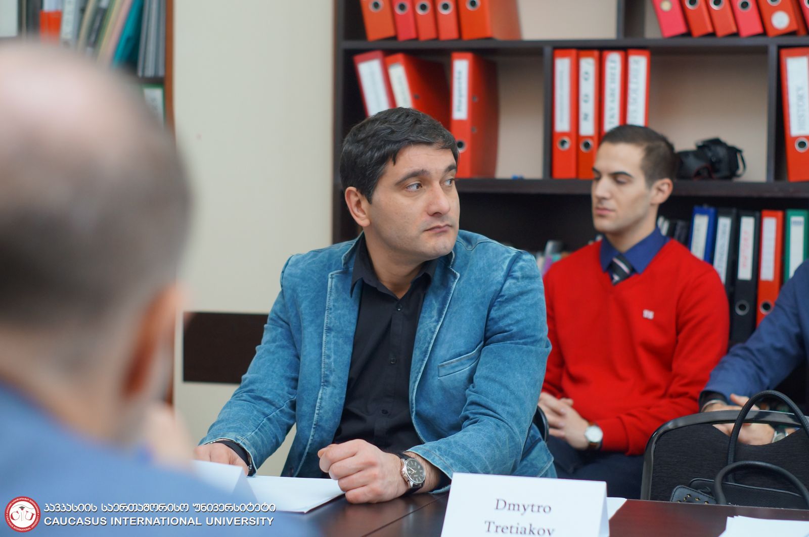 მრგვალი მაგიდა 