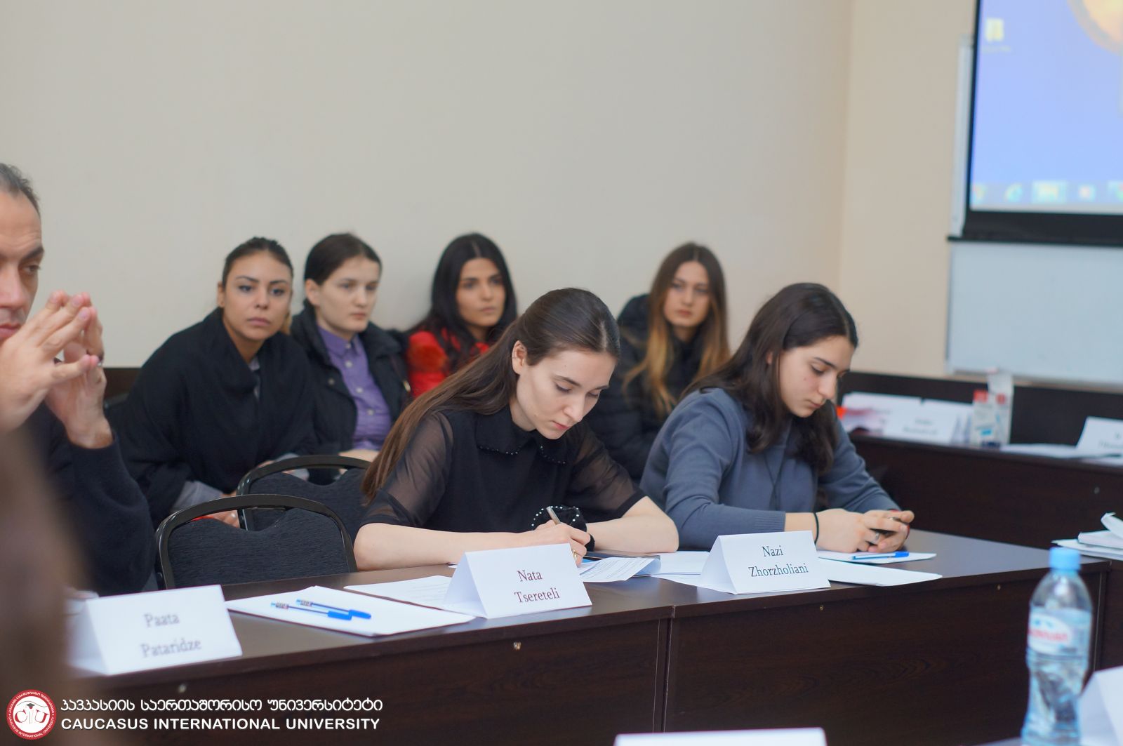 მრგვალი მაგიდა 
