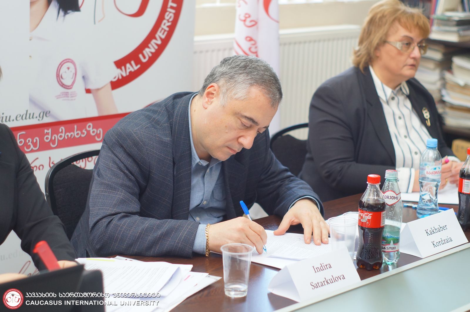 მრგვალი მაგიდა 