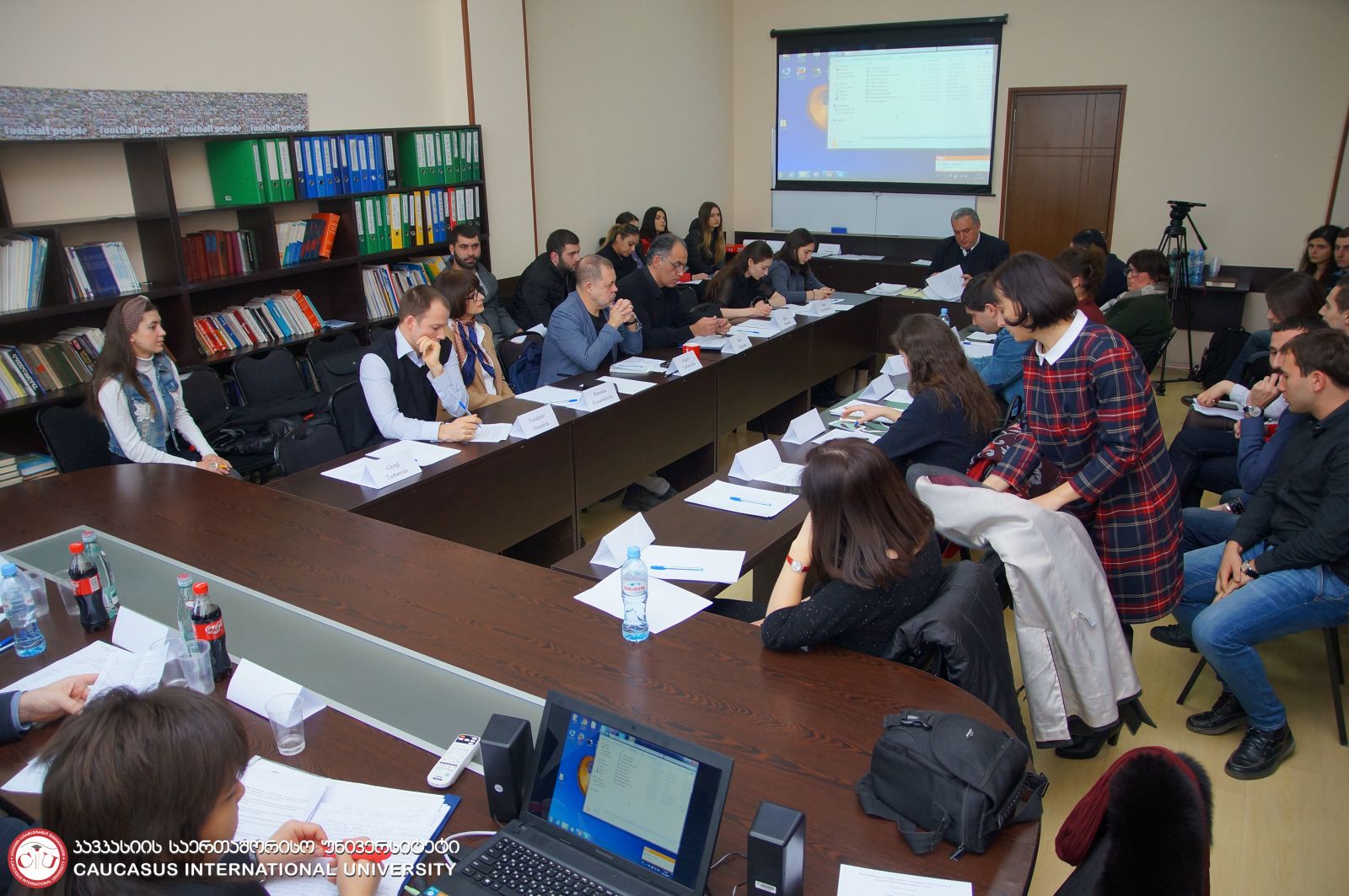 მრგვალი მაგიდა 