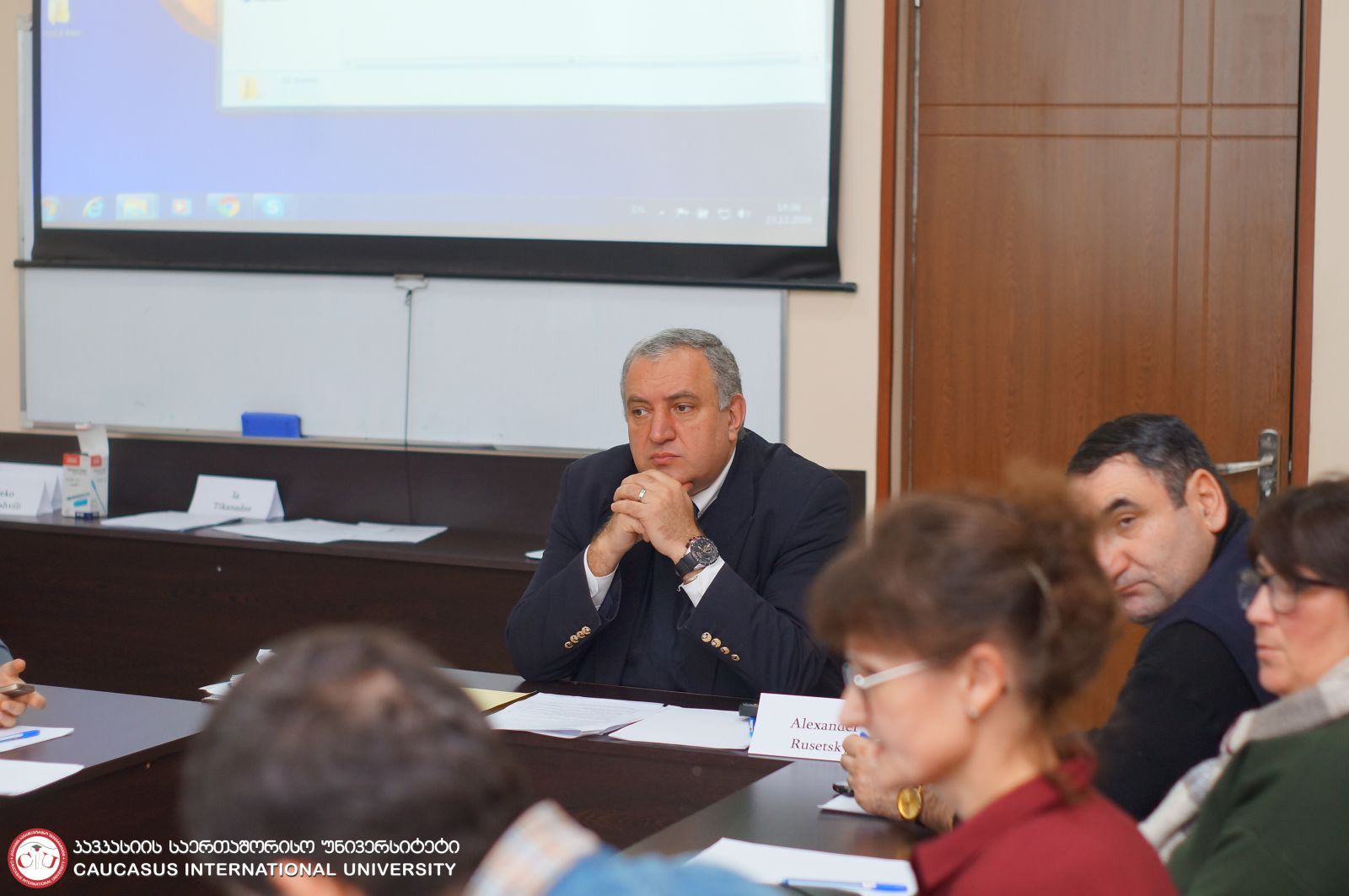 მრგვალი მაგიდა 