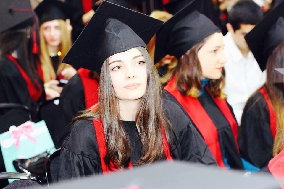 დიპლომების გადაცემის ცერემონიალი