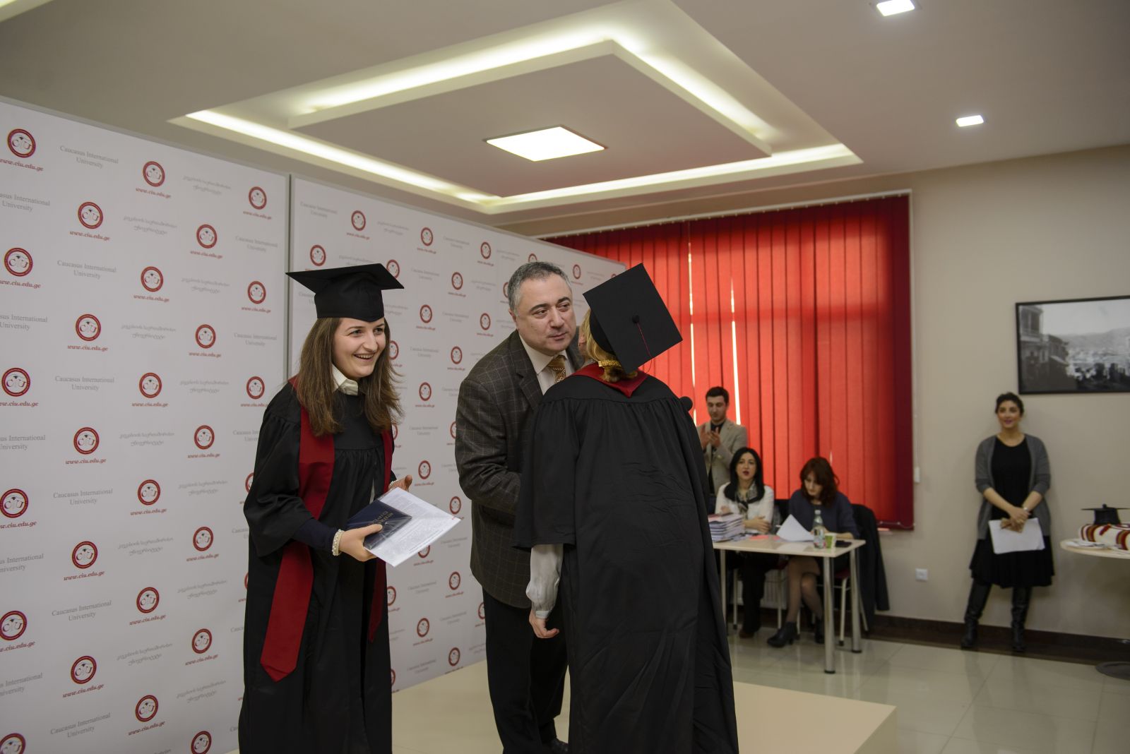 დიპლომების გადაცემის ცერემონიალი
