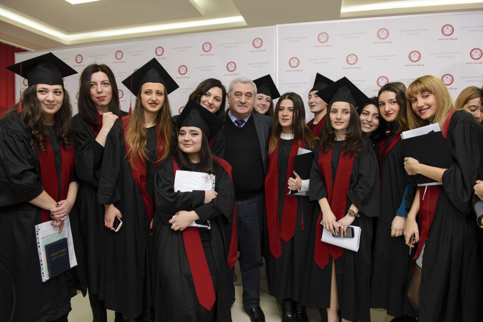 დიპლომების გადაცემის ცერემონიალი