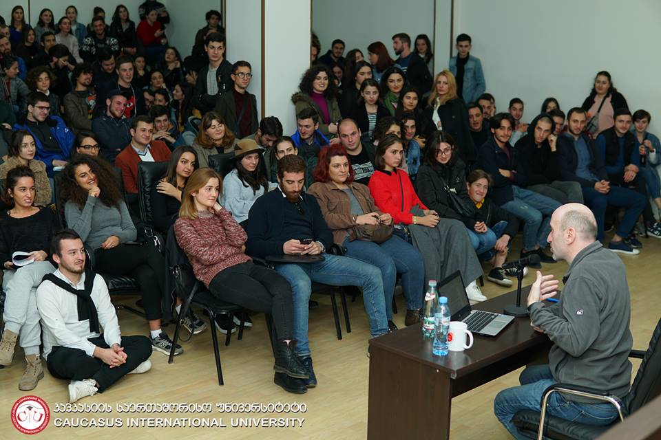 ცნობილი იუმორისტი და სცენარისტი - გიორგი ჯანელიძე კსუ-ში 